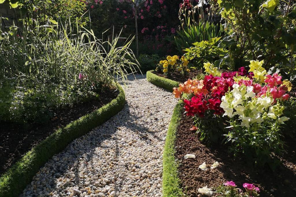 La Roseliere Maison Plain Pied Confortable Belle Decoration Jardin Magnifique 10 Mn A Pied Centre Ville Bayeux Proche Plages Du Debarquement Zewnętrze zdjęcie