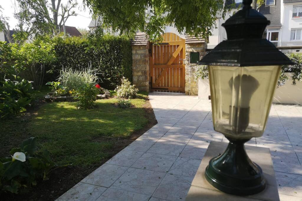 La Roseliere Maison Plain Pied Confortable Belle Decoration Jardin Magnifique 10 Mn A Pied Centre Ville Bayeux Proche Plages Du Debarquement Zewnętrze zdjęcie