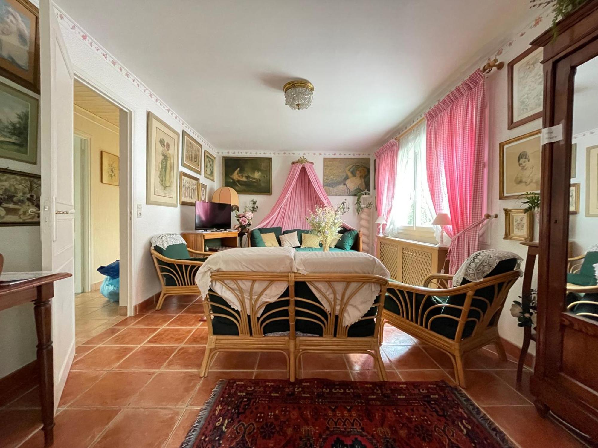 La Roseliere Maison Plain Pied Confortable Belle Decoration Jardin Magnifique 10 Mn A Pied Centre Ville Bayeux Proche Plages Du Debarquement Zewnętrze zdjęcie